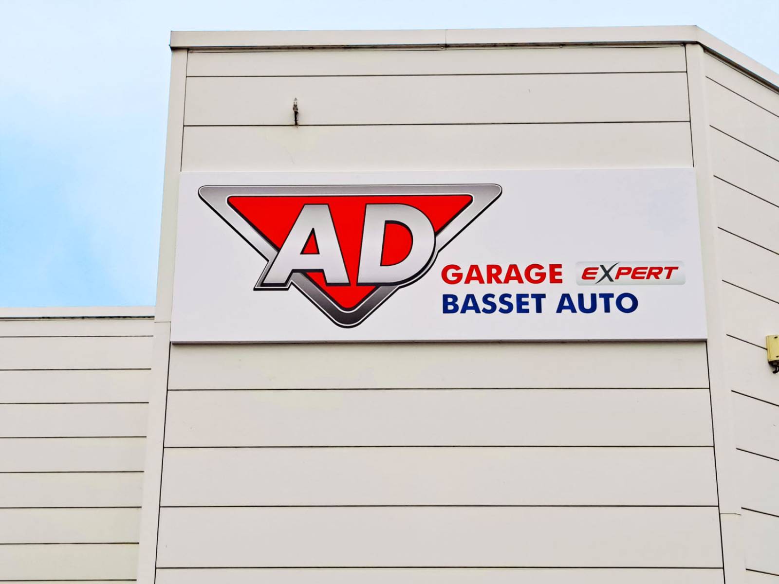 AD Carrosserie Garage Automobiles Panneau rigide solide en relief aluminium extérieur façade Beaujolais 69