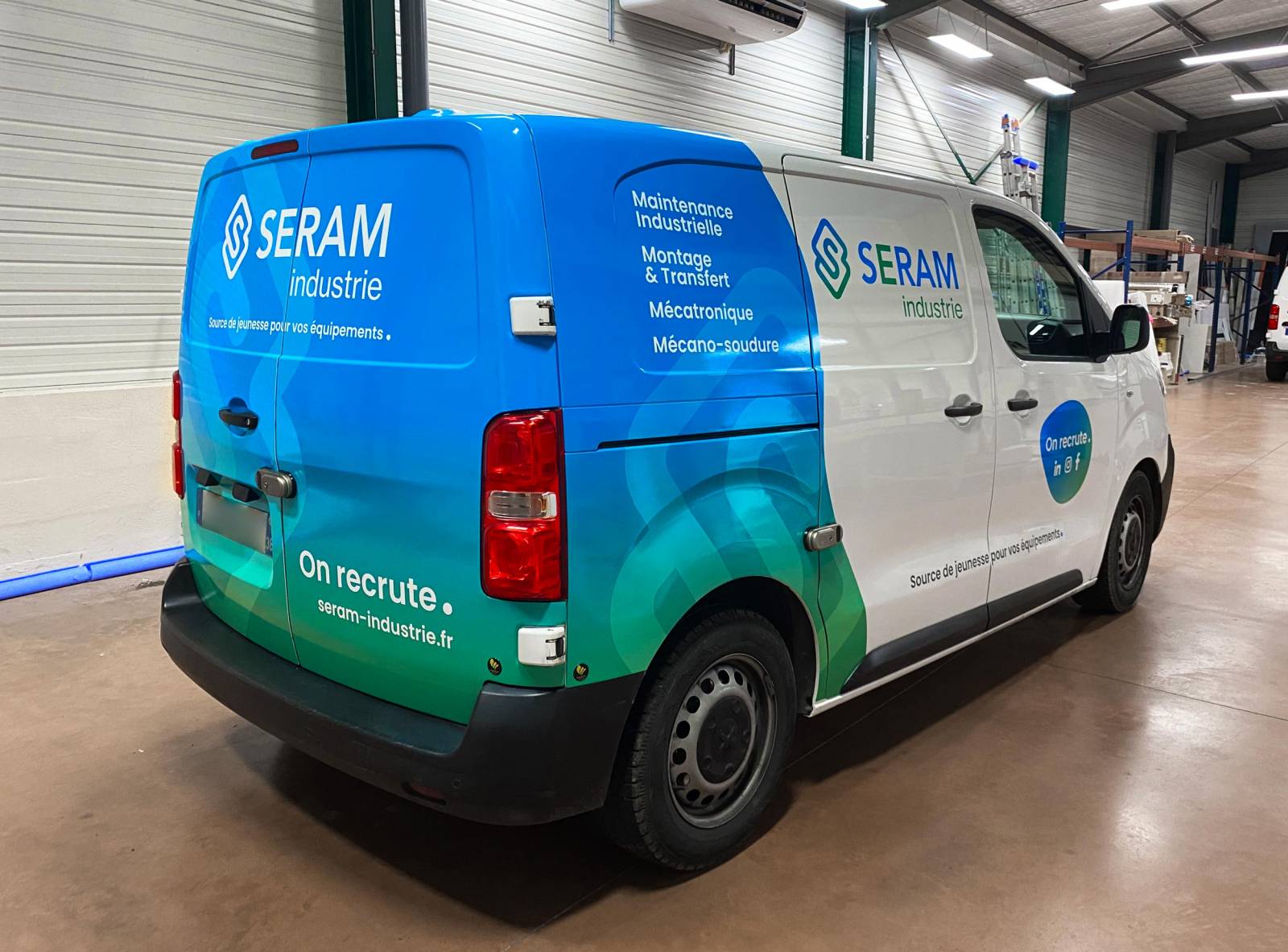 SERAM industrie covering camion utilitaire logo véhicule entreprise Lyon 